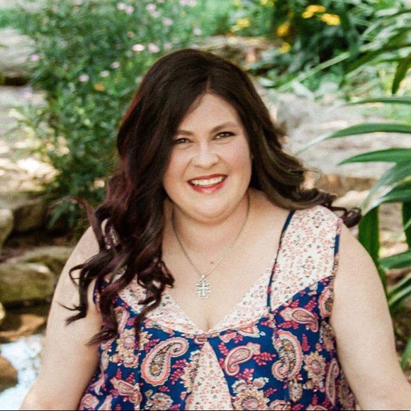 Meet your Posher, Jennifer - Picture 1 of 1